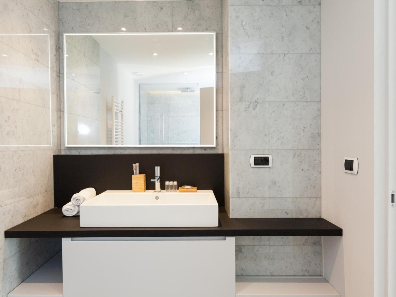 Easyhomes-Duomo Suites & Apartments Milan Luaran gambar