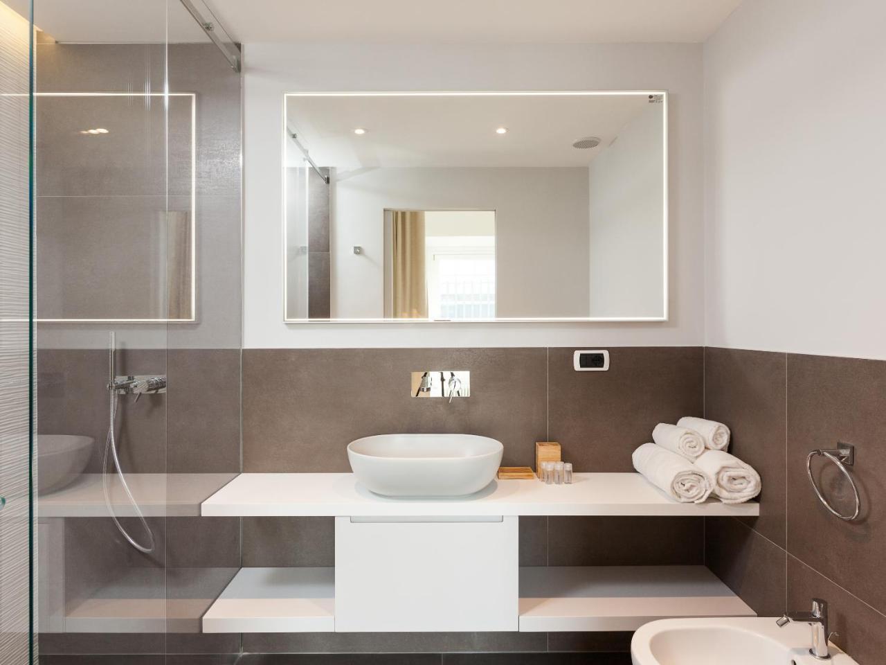 Easyhomes-Duomo Suites & Apartments Milan Luaran gambar