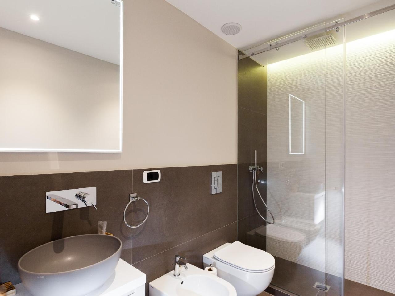 Easyhomes-Duomo Suites & Apartments Milan Luaran gambar